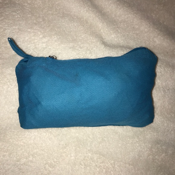 Packable rain jacket 🧥 - Picture 5 of 5